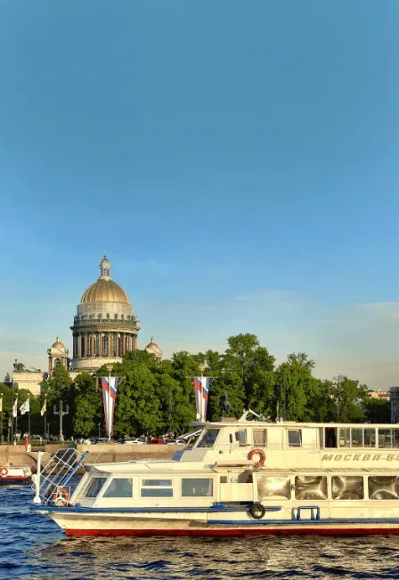 Афиша: Берега Невы - прогулка на двухпалубном теплоходе по Неве с подходом к Финскому заливу в Санкт-Петербурге 10 августа 2026