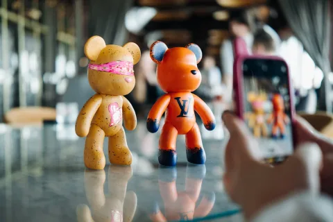Афиша: Роспись мишки Bearbricks в технике флюид-арт в Санкт-Петербурге 15 августа 2026