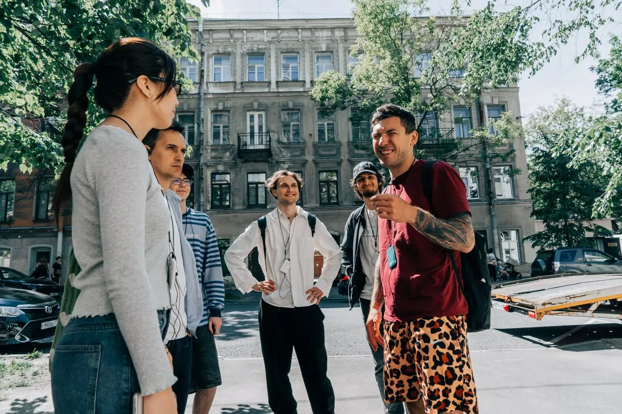 Афиша: Стендап-экскурсия по Васильевскому острову в Санкт-Петербурге 2 августа 2026