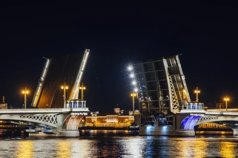 Афиша: Ночная обзорная расширенная экскурсия с водной прогулкой в Санкт-Петербурге 3 августа 2026