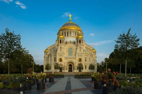 Афиша: Экскурсия в Кронштадт с теплоходной прогулкой по фортам в Санкт-Петербурге 25 сентября 2026