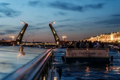 Афиша: Развод мостов с катера: ночной Петербург без толпы в Санкт-Петербурге 23 августа 2026
