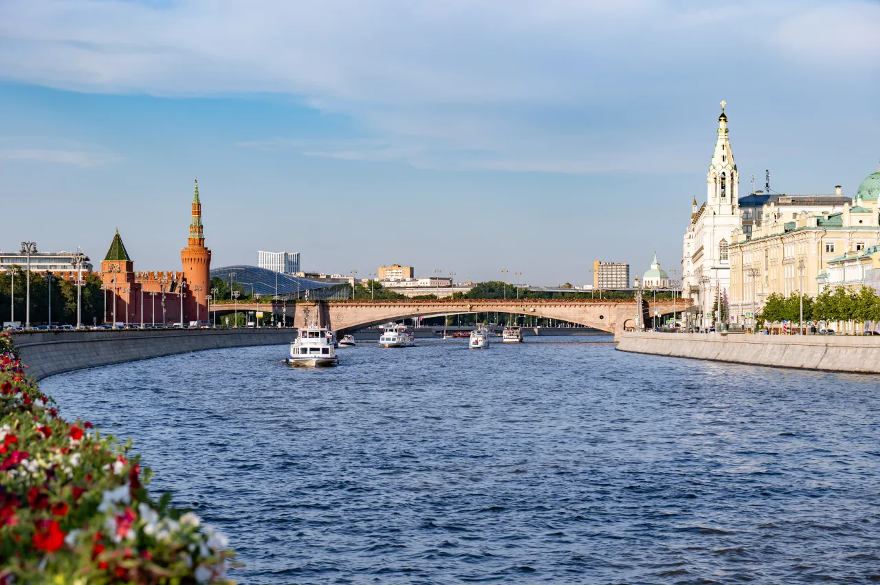 Афиша: Обзорная речная прогулка по центру Москвы на теплоходе в Москве 18 сентября 2026