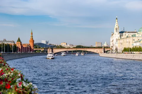 Афиша: Обзорная речная прогулка по центру Москвы на теплоходе в Москве 18 сентября 2026