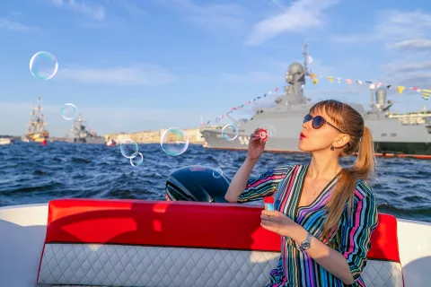 Афиша: Прогулка на катере «Стремительный» по парадной Неве в Санкт-Петербурге 25 сентября 2026