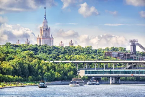 Афиша: Обзорная водная прогулка от причала Воробьевы горы в Москве 17 сентября 2026