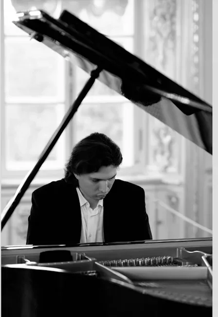 Афиша: Зимний фестиваль Pianissimo. Сольный концерт Федор Орлов в Государственном Эрмитаже в Санкт-Петербурге 28 декабря 2026
