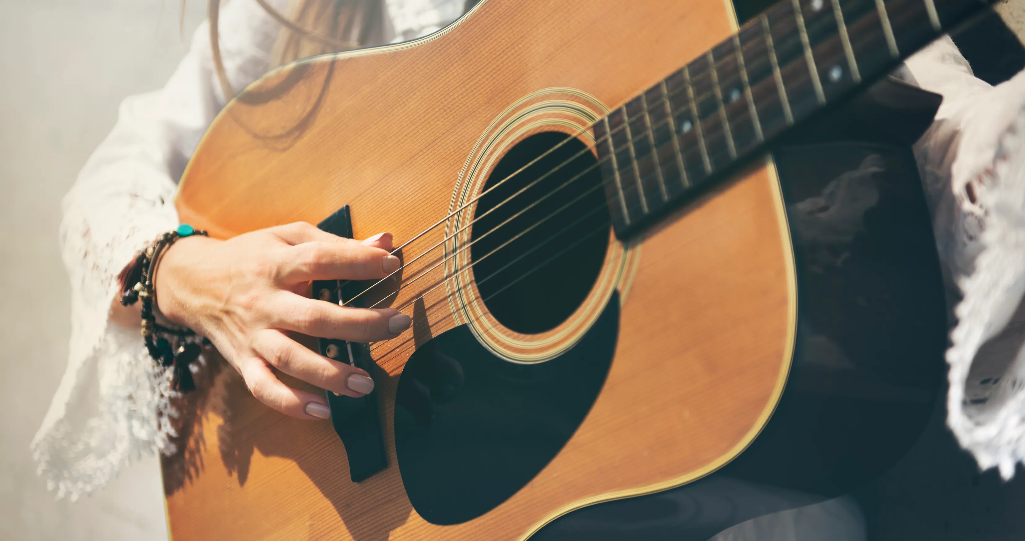 Афиша: Акустическая химия. Маргарита Корнеева. Дорогие мои москвичи в Москве 14 апреля 2026