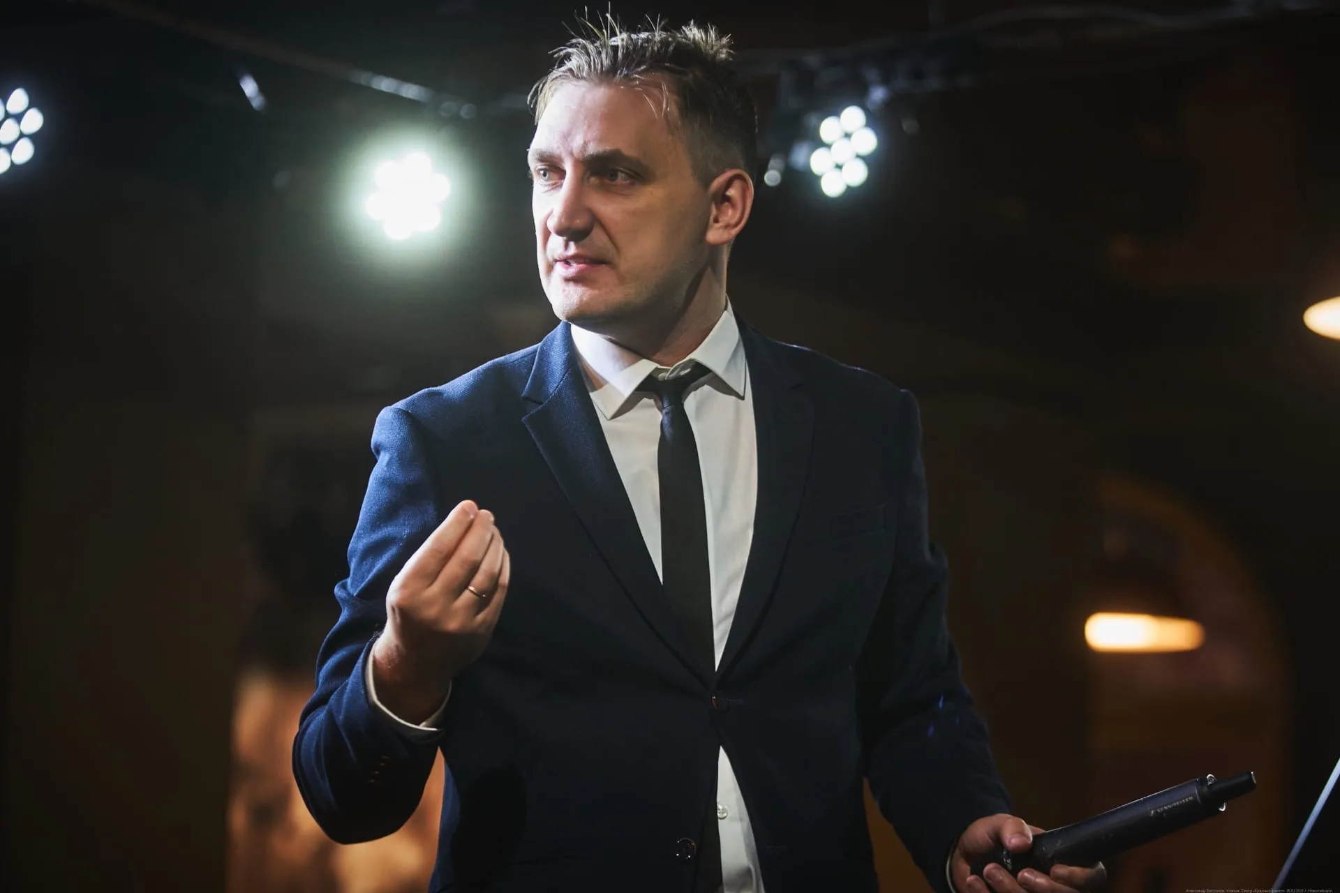 Афиша: Александр Бессонов. Почему девушки выбирают плохих парней в Благовещенске 8 апреля 2026