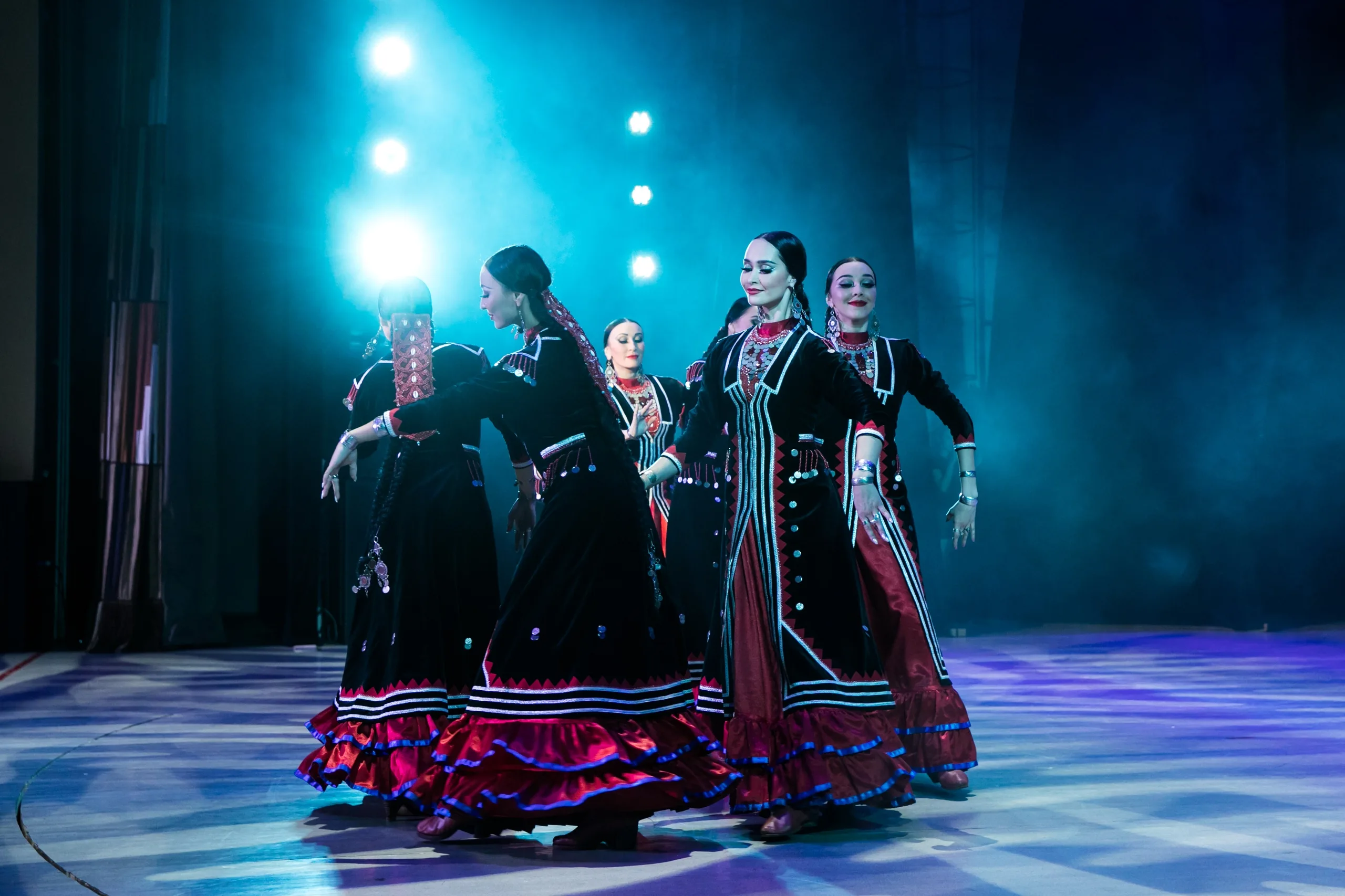 Афиша: Ансамбль народного танца им. Файзи Гаскарова в Ханты-Мансийск 8 апреля 2026