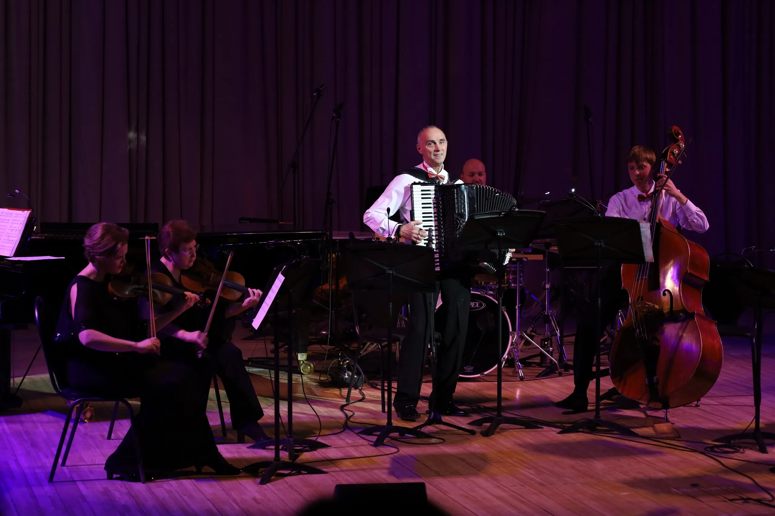 Афиша: Ансамбль «Виртуозы Красноярска». Муаровое платье в Красноярске 12 апреля 2026