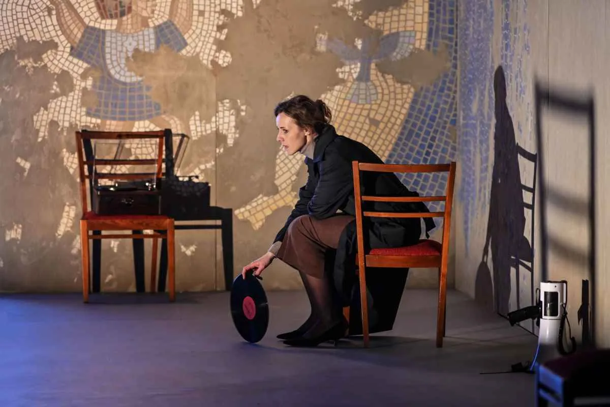 Афиша: Долгая счастливая жизнь в Новосибирске 23 апреля 2026