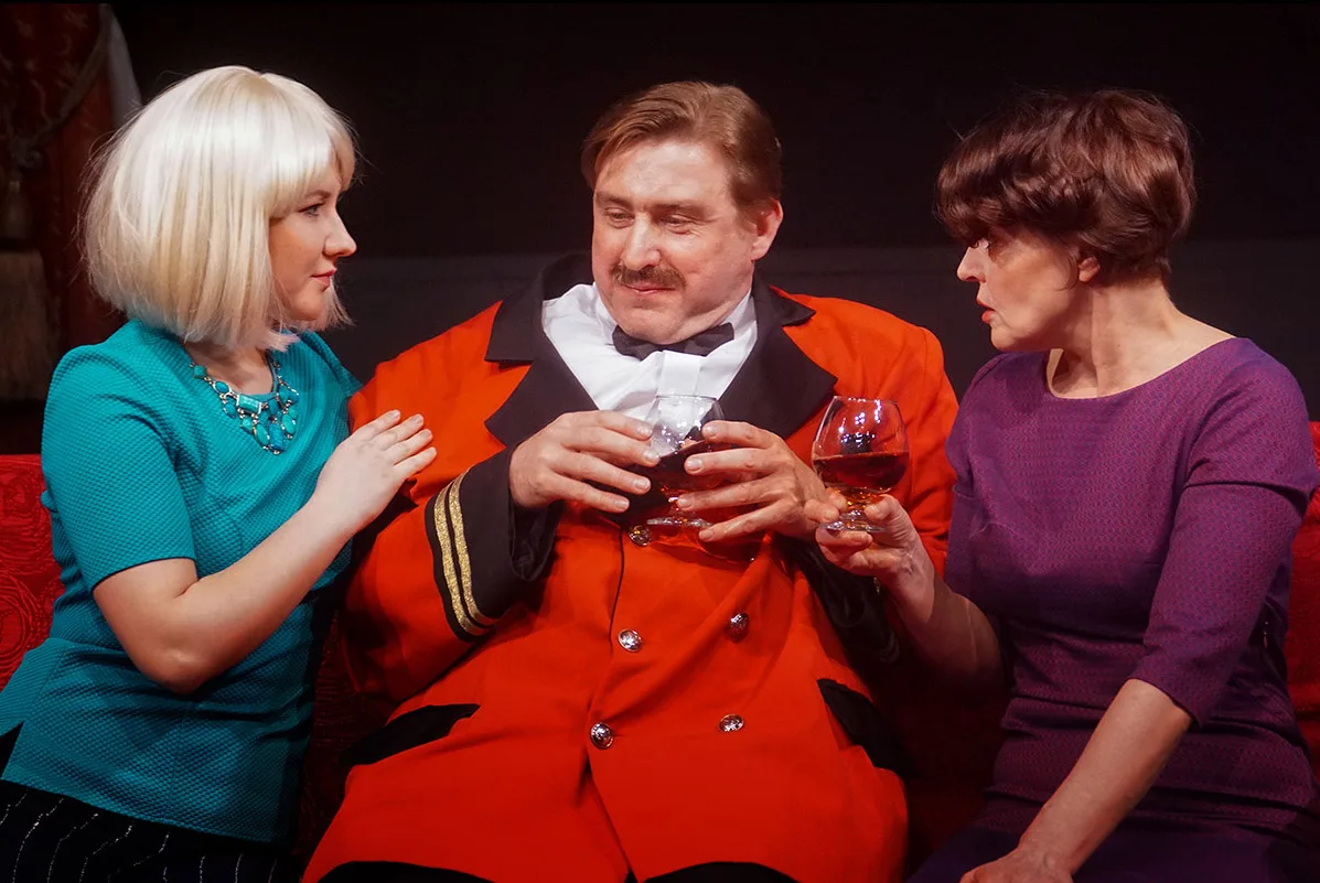 Афиша: Дверь в смежную комнату в Челябинске 10 апреля 2026