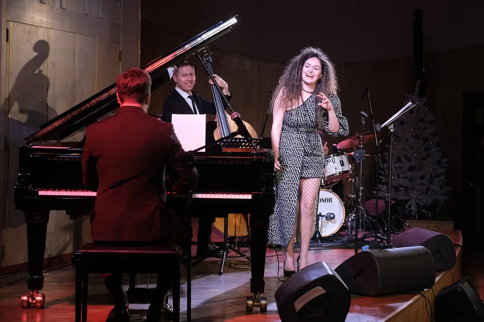 Афиша: Джаз-трибьют Эми Уайнхаус. Концерт при свечах и звёздах в Санкт-Петербурге 30 апреля 2026