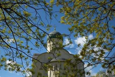 Афиша: «Конец» с бесконечной историей в Великом Новгороде 5 апреля 2026