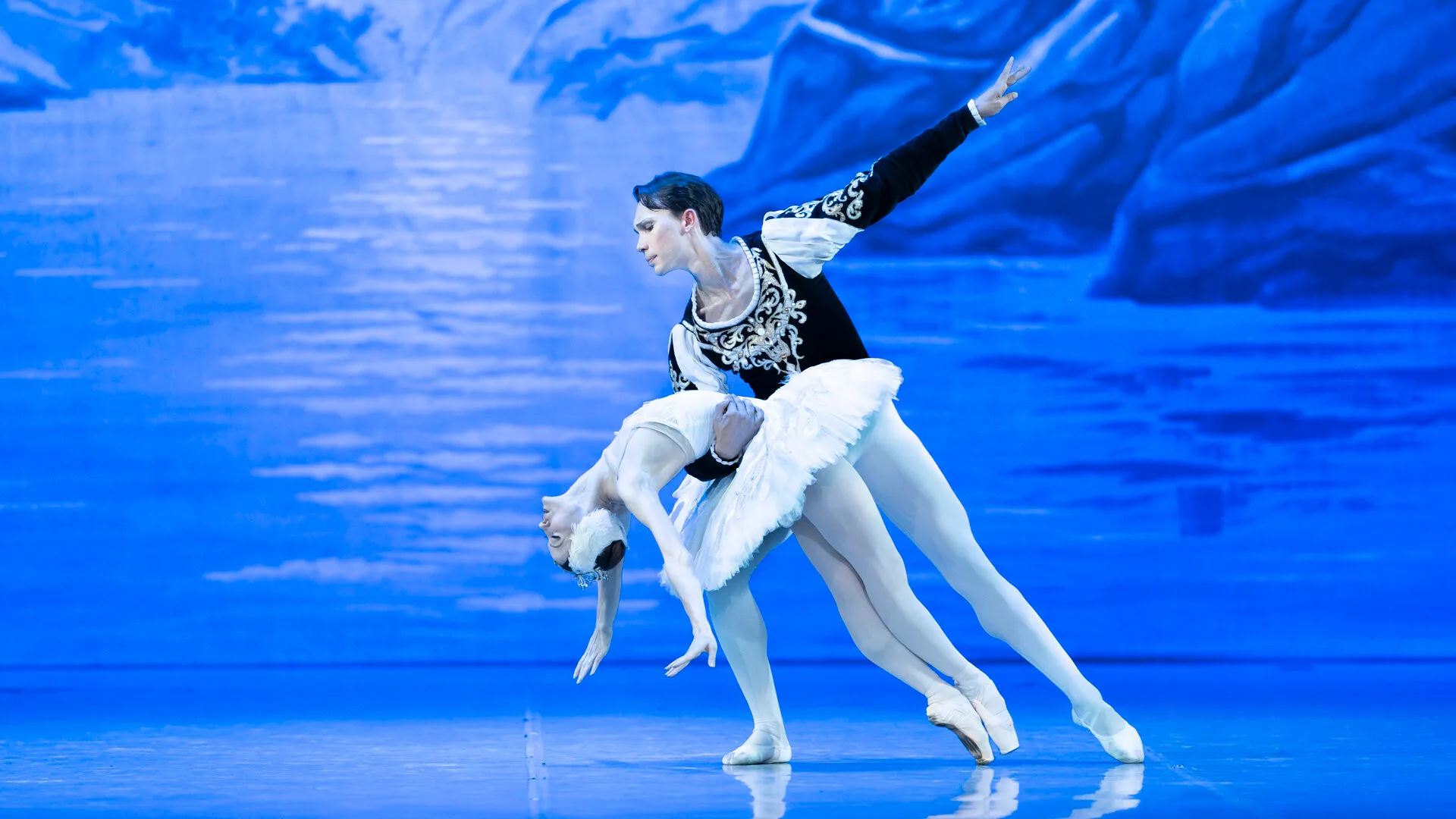 Афиша: Лебединое озеро в Каменске Шахтинскем 15 апреля 2026