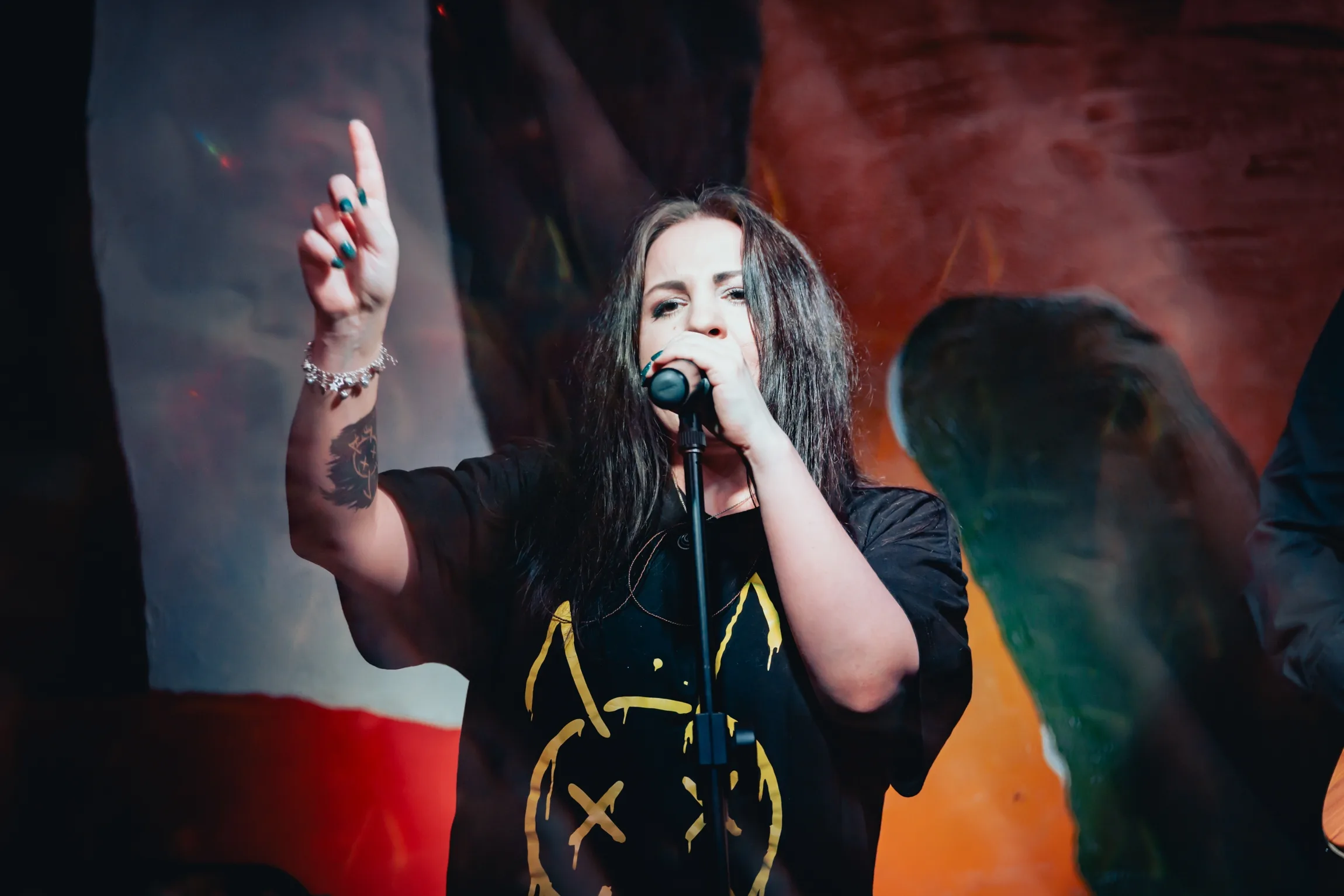 Афиша: Мёртвые осы в Москве 18 апреля 2026