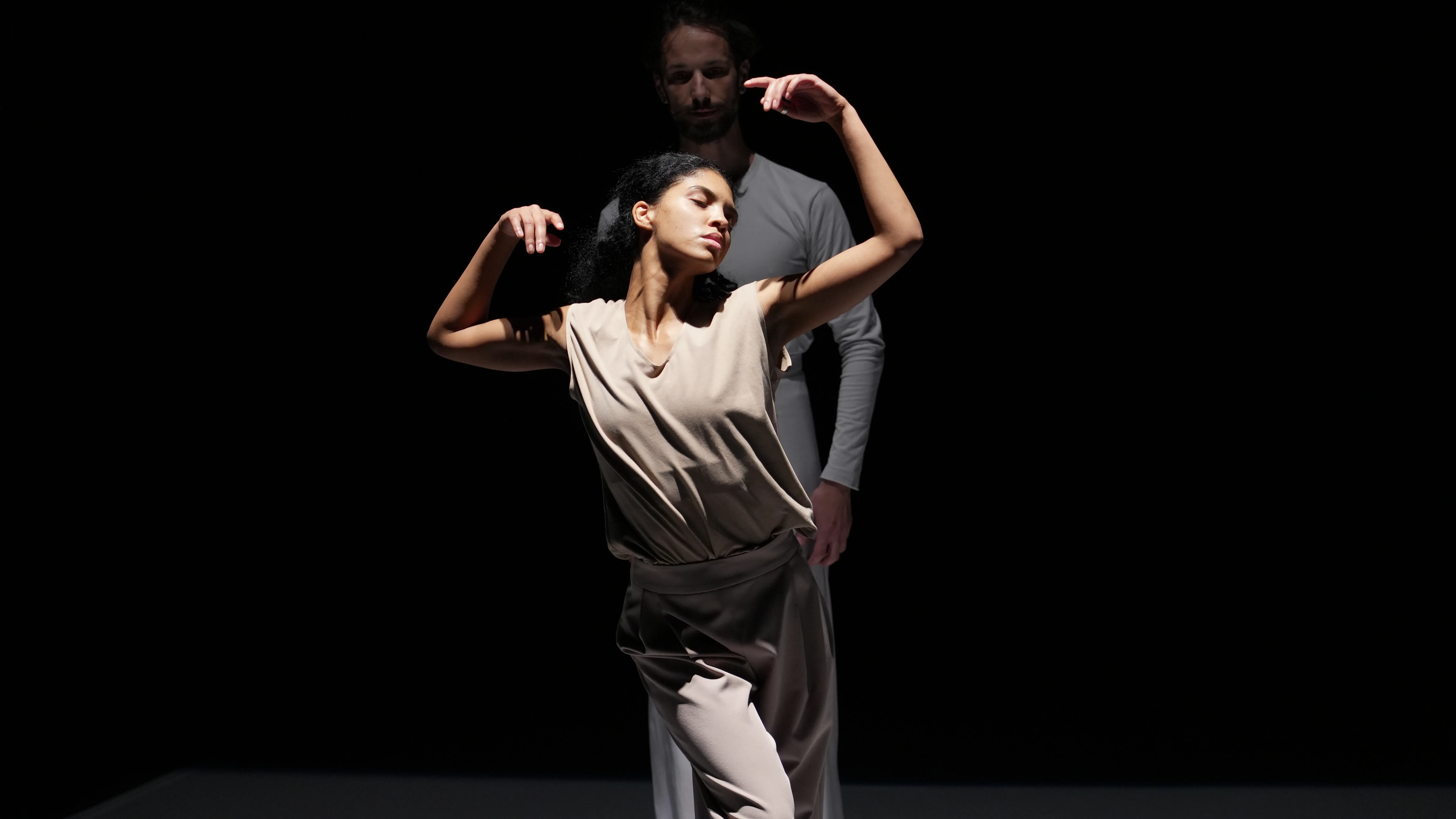 Афиша: Между двумя в Воронеже 23 апреля 2026