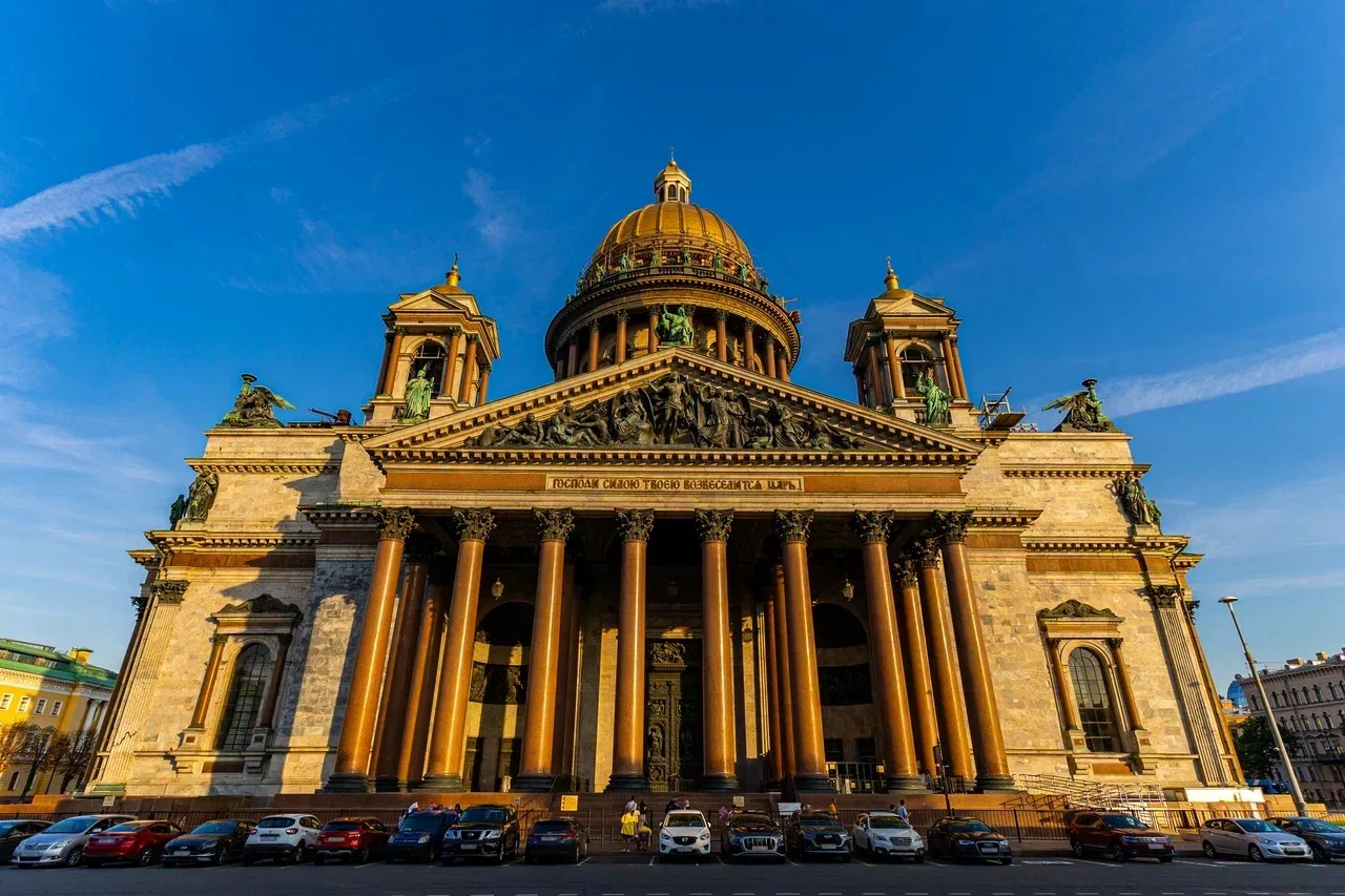 Афиша: Обзорная экскурсия по Петербургу + билеты на колоннаду Исаакиевского собора в Санкт-Петербурге 20 апреля 2026