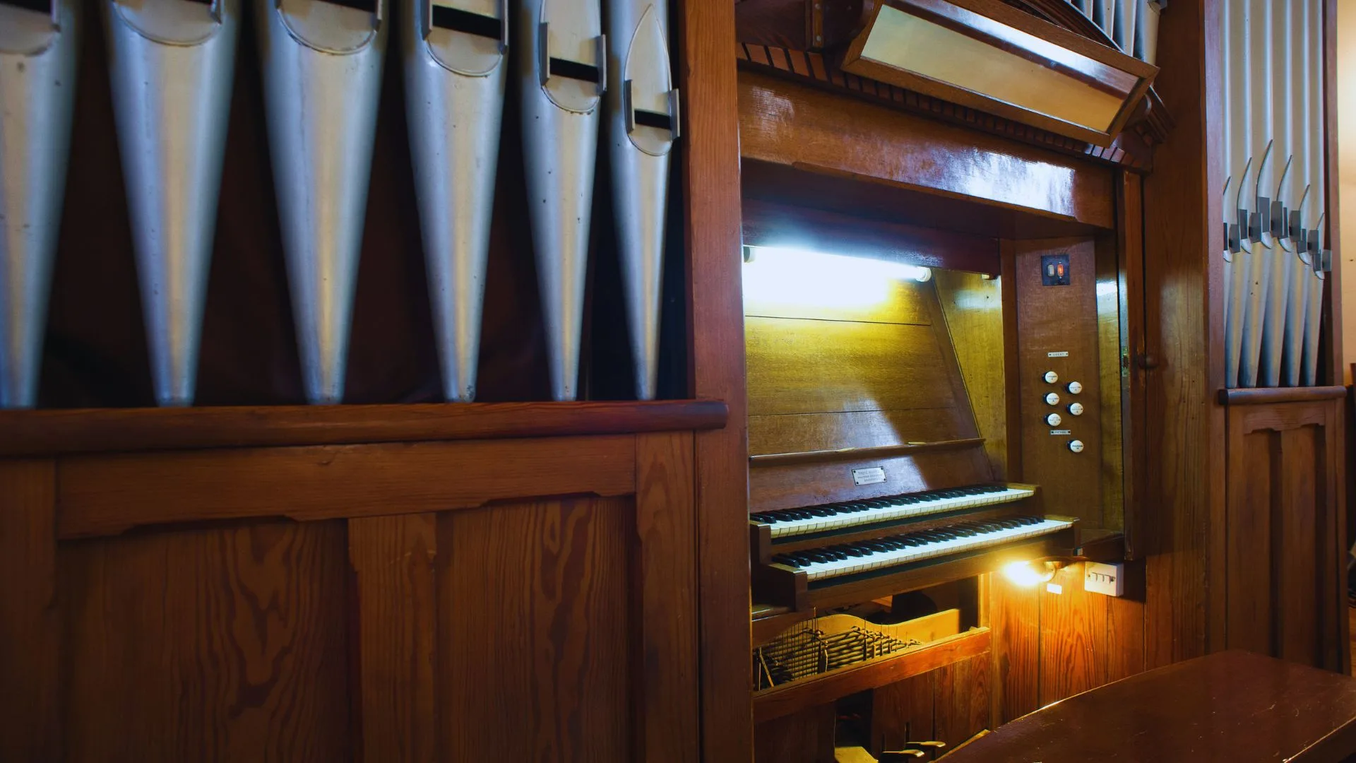 Афиша: Орган при свечах. Бах и легенды французских соборов в Санкт-Петербурге 21 апреля 2026