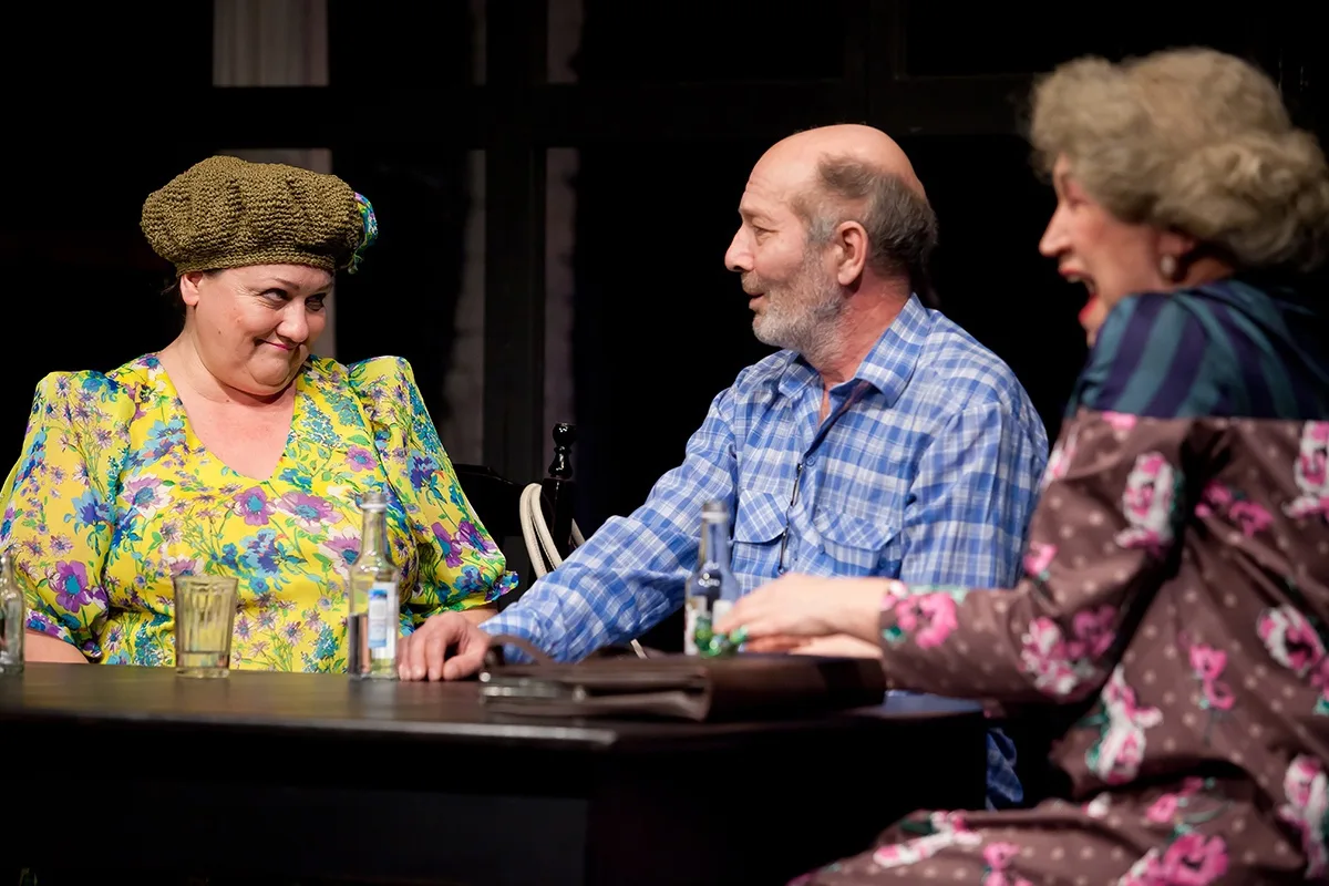 Афиша: Три невесты старика Чмутина в Новосибирске 25 апреля 2026