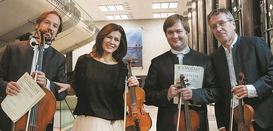 Афиша: В ожидании чуда в Новосибирске 19 апреля 2026