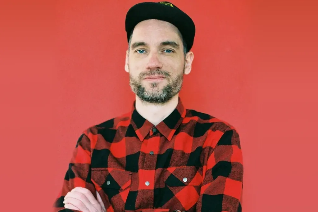 Афиша: Василий Уриевский и группа «Комиксы» в Москве 17 апреля 2026