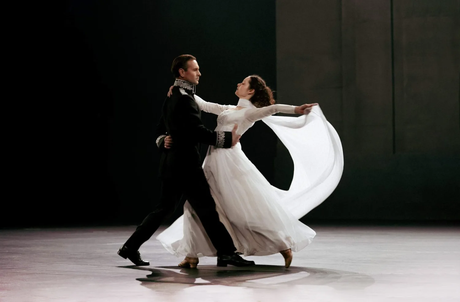 Афиша: Война и мир в Москве 8 апреля 2026