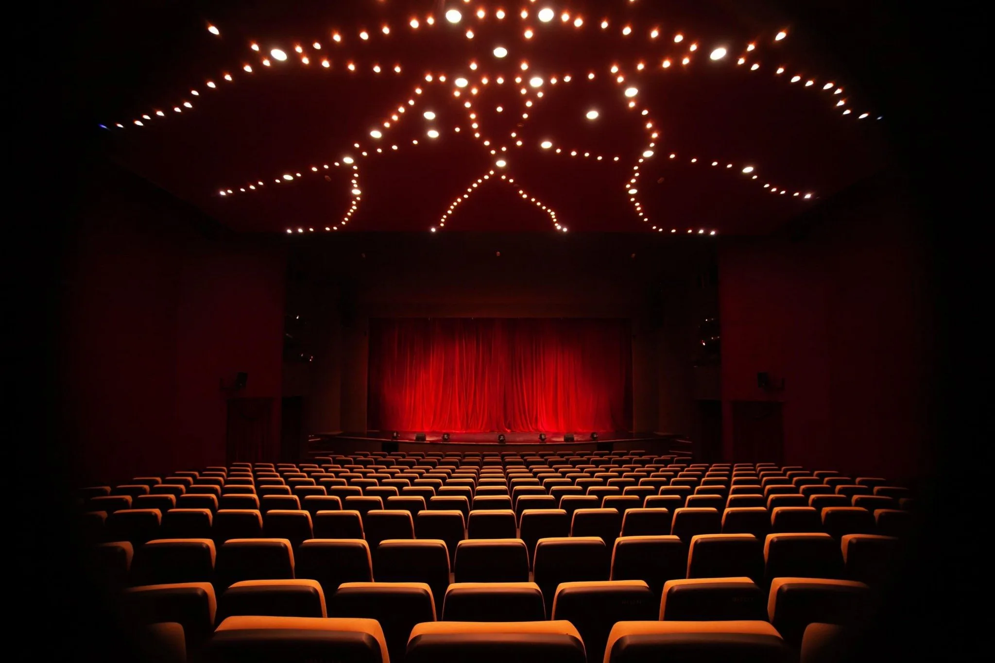 Афиша: Я — Сима в Омске 8 апреля 2026