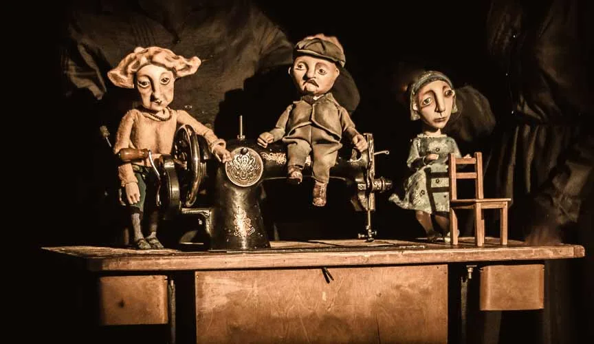 Афиша: Жена мужа в Париж провожала в Москве 10 апреля 2026