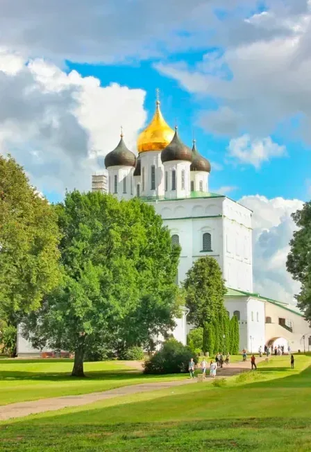 Афиша: Древние крепости Руси: Псков – Изборск – Печоры в Санкт-Петербурге 30 августа 2026