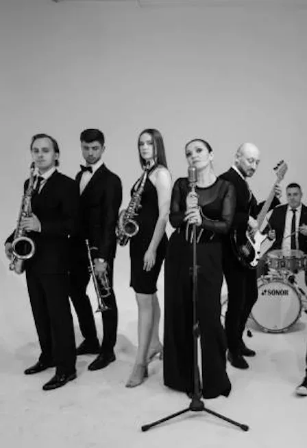 Афиша: Extra-Time Jazz Band – Рок в джазе в Москве 9 августа 2026