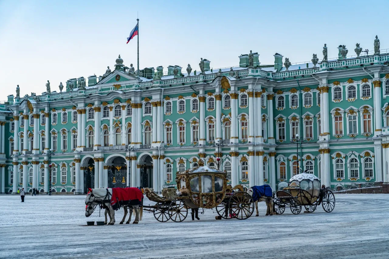 Афиша: Обзорная экскурсия по Санкт-Петербургу с посещением Эрмитажа в Санкт-Петербурге 18 августа 2026