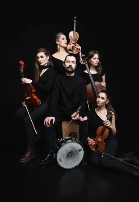 Афиша: ATOMIC CELLOS: МИРОВЫЕ РОК-ХИТЫ НА ВИОЛОНЧЕЛЯХ в Москве 4 декабря 2026