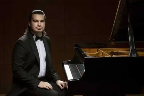 Афиша: Фортепианные видения: Шуман, Дебюсси, Равель в Новосибирске 18 февраля 2027