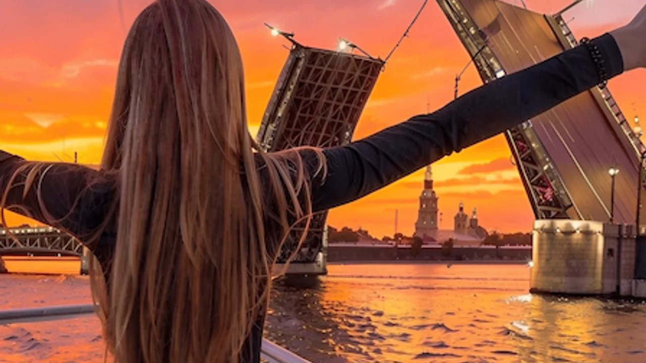 Афиша: Музыкальный теплоход: Танцы под разводными мостами в Санкт-Петербурге 25 июля 2026