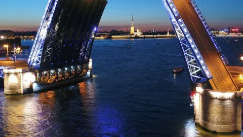 Афиша: Пять разводных мостов в Санкт-Петербурге 18 июля 2026