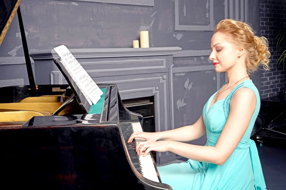 Афиша: Салоны с историей: Нувеллистъ № 9. СМИ XIX века: Бумажная машина времени в Санкт-Петербурге 1 июля 2026