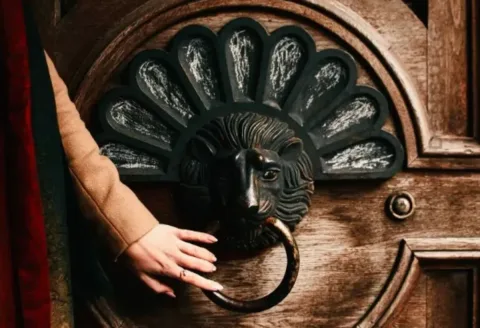 Афиша: Секретный Петербург: фотопрогулка по дворам и парадным, куда самим не попасть в Санкт-Петербурге 11 июля 2026