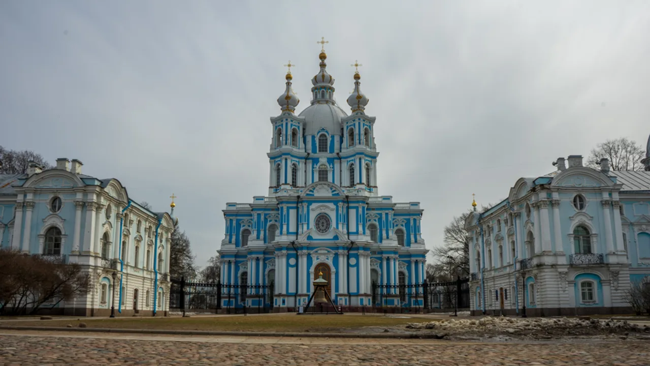 Афиша: Ансамбль Смольного монастыря с посещением сада в Санкт-Петербурге 27 июня 2026