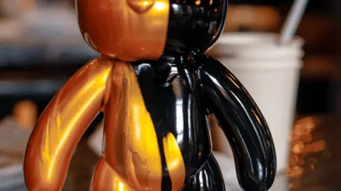 Афиша: Роспись мишки Bearbricks в технике флюид-арт в ресторане Tillander в Санкт-Петербурге 26 июня 2026