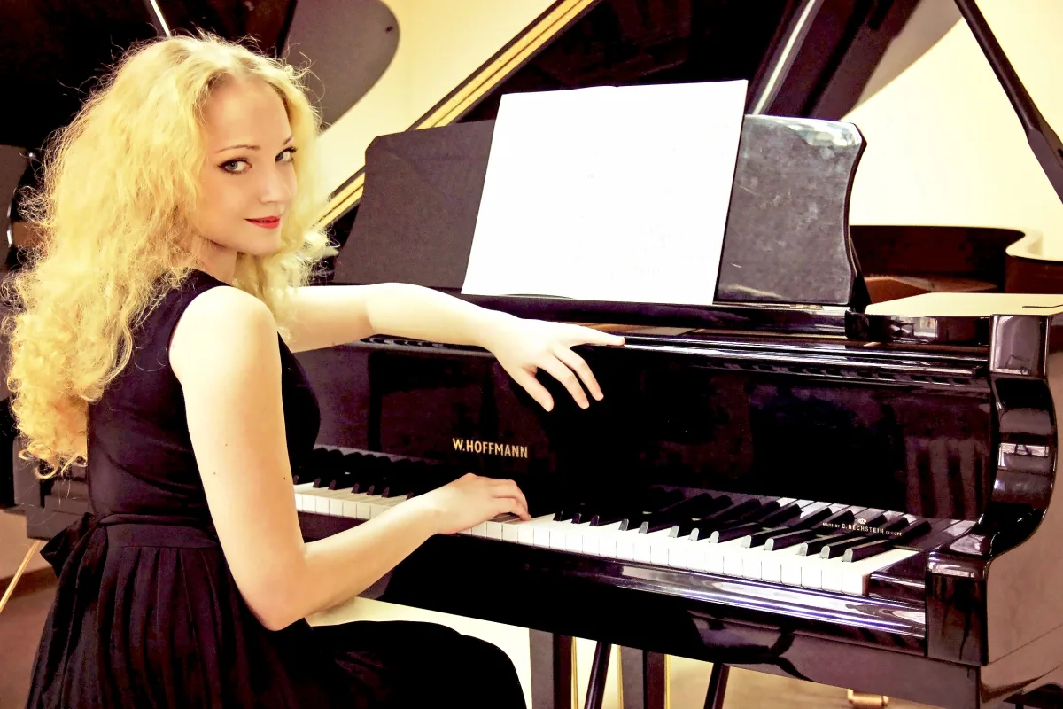 Афиша: Салоны с историей: Нувеллистъ № 8. Докъ: царский и советский паспорт, документы 19 века в Санкт-Петербурге 24 июня 2026