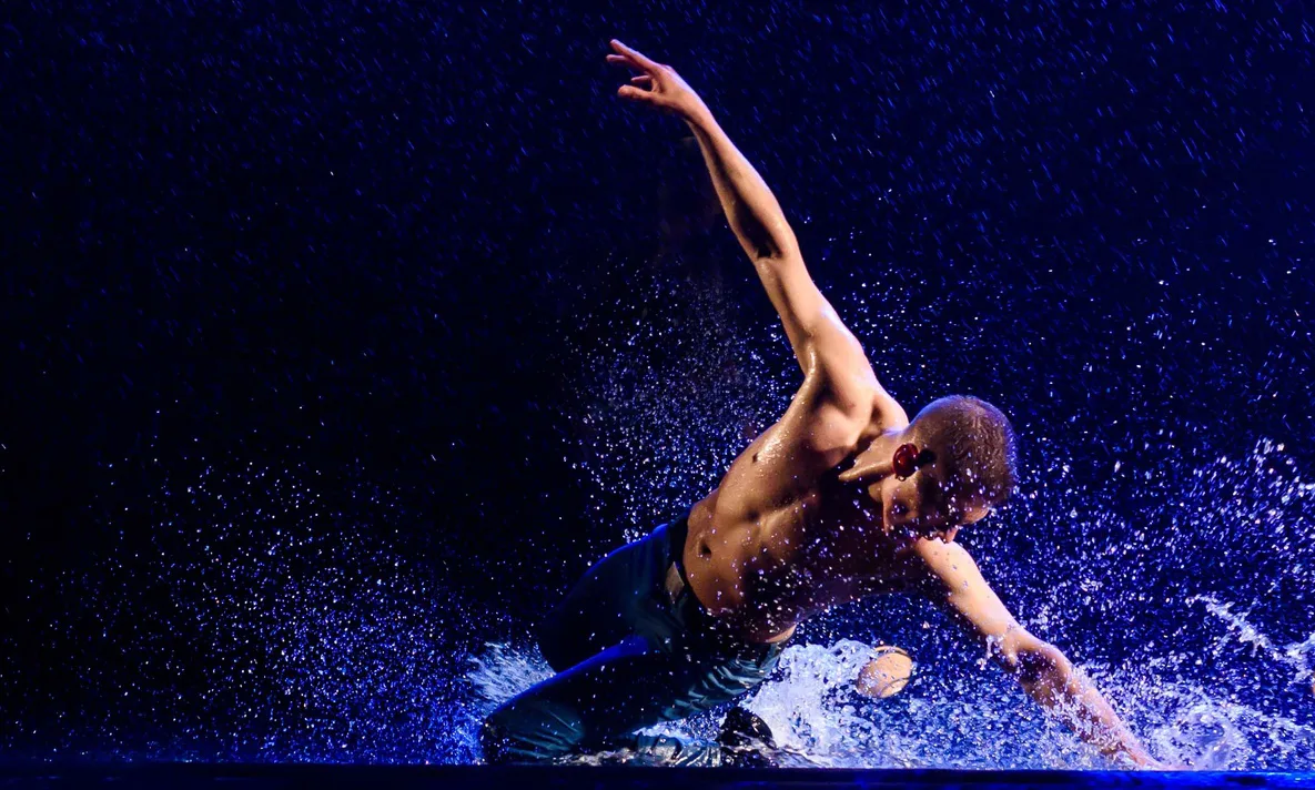 Афиша: Шоу под дождём V. Признание в любви в Апатиты 5 июня 2026