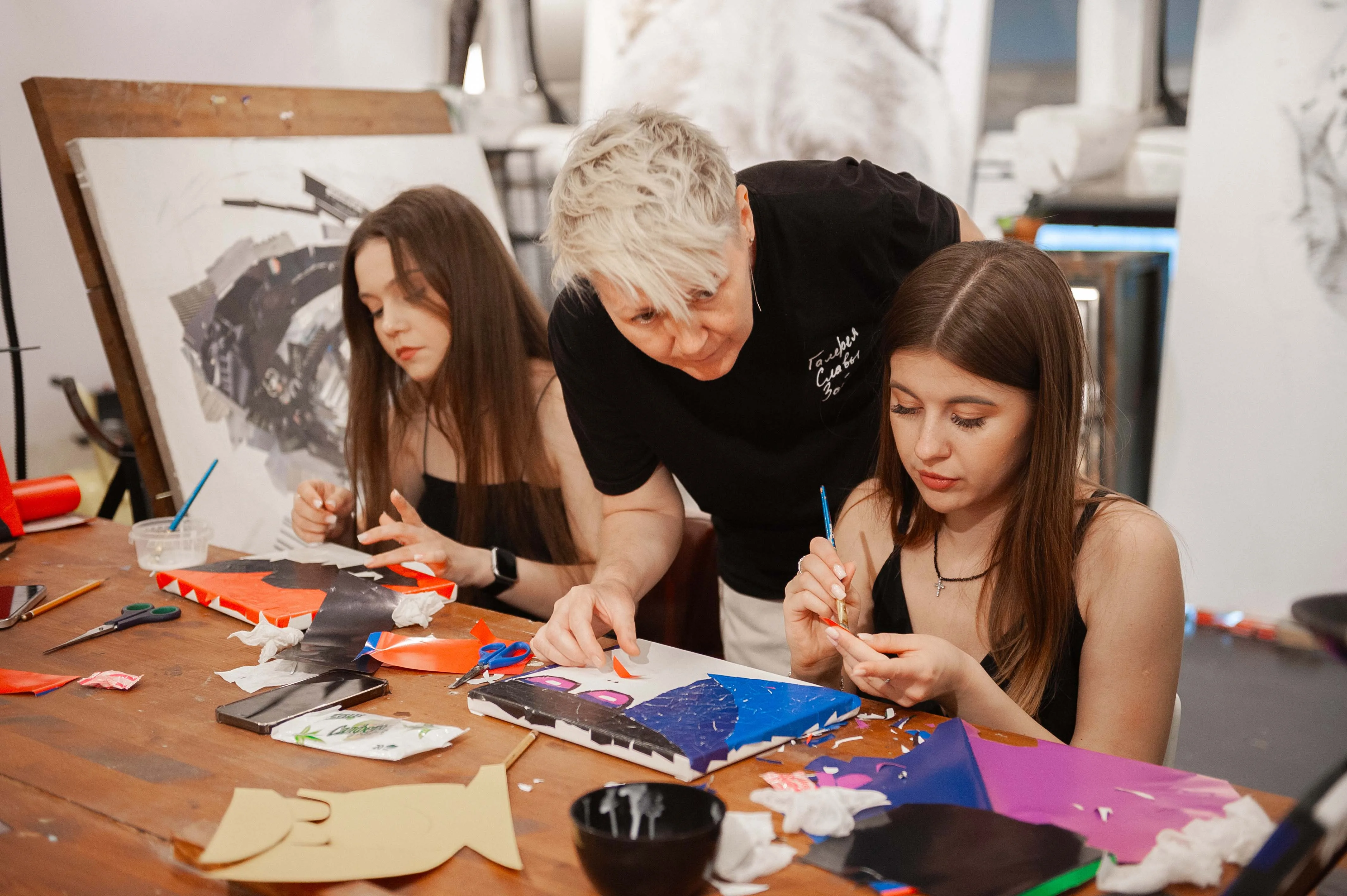 Афиша: Стильный коллаж из цветной бумаги от Аиды Фахрутдиновой в Казани 1 июня 2026