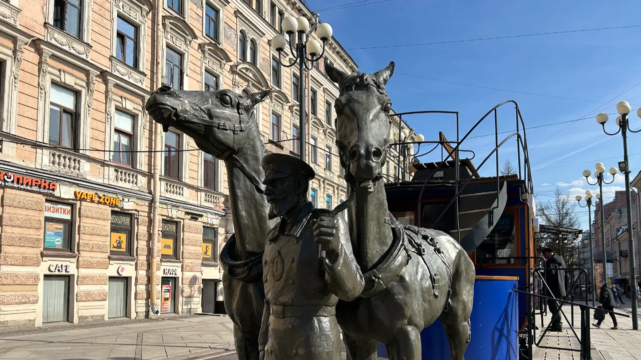 Афиша: Экскурсия по дворам и парадным Васильевского острова в Санкт-Петербурге 12 марта 2026