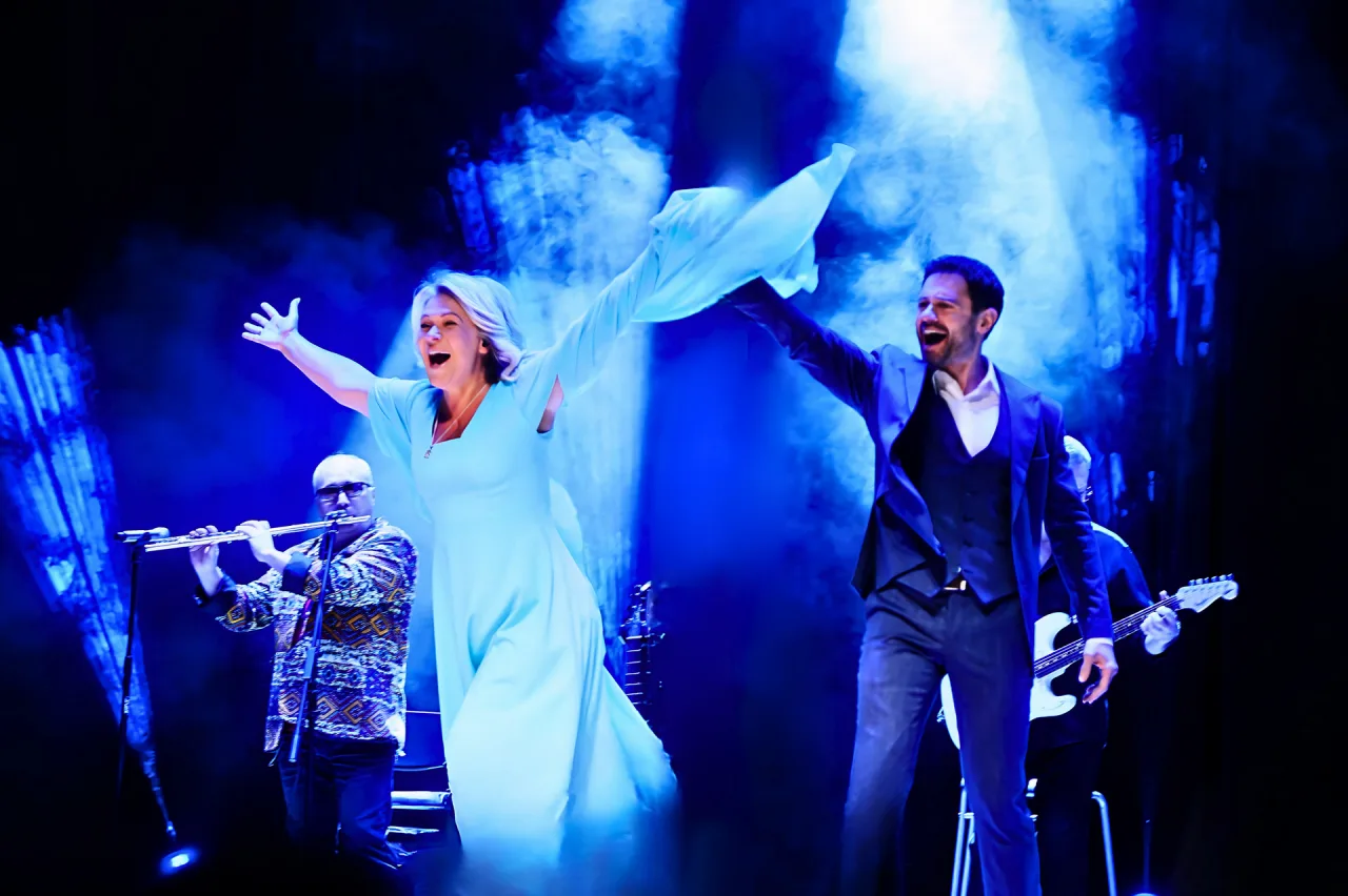 Афиша: Антон и Виктория Макарские в Шахты 15 мая 2026