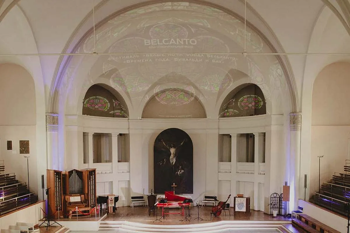 Афиша: Фестиваль Белые ночи Фонда Бельканто. Шедевры Поля Мориа, Стинга, Клайдермана, Джеймса Ласта в Санкт-Петербурге 3 мая 2026