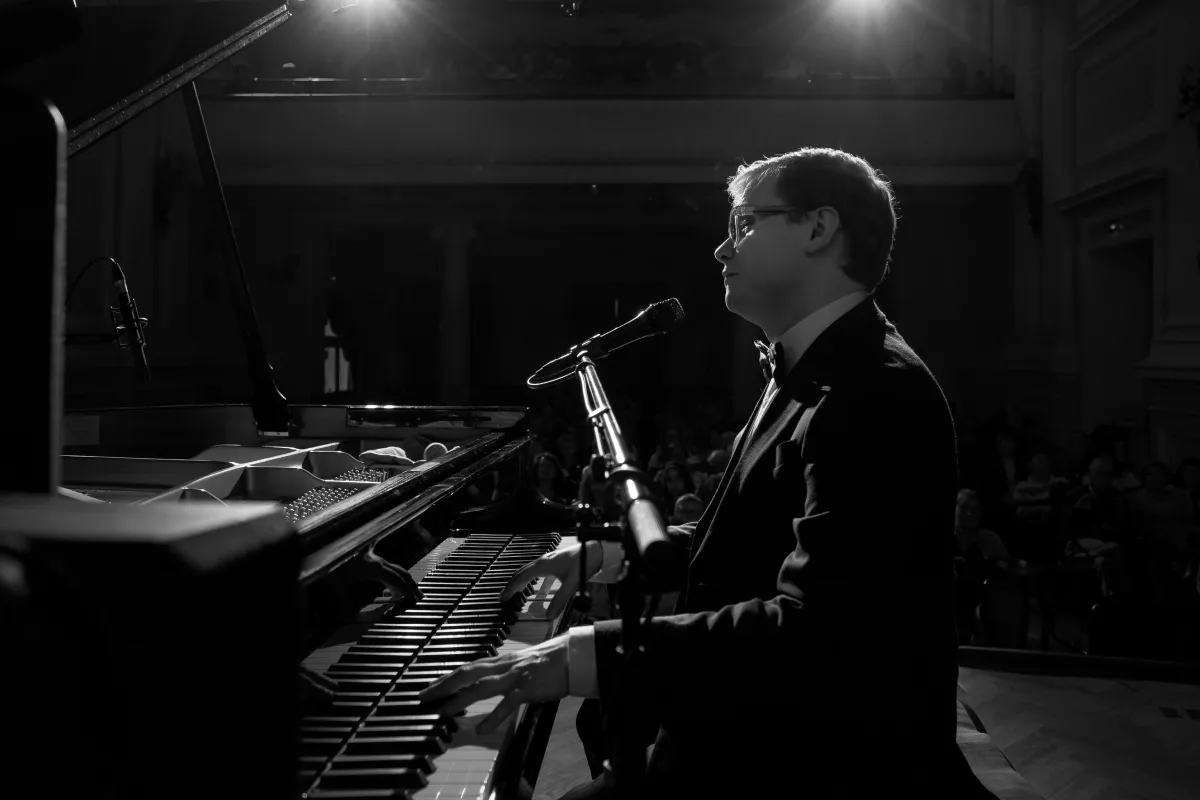 Афиша: Фортепианный вечер с Олегом Аккуратовым в Москве 31 мая 2026
