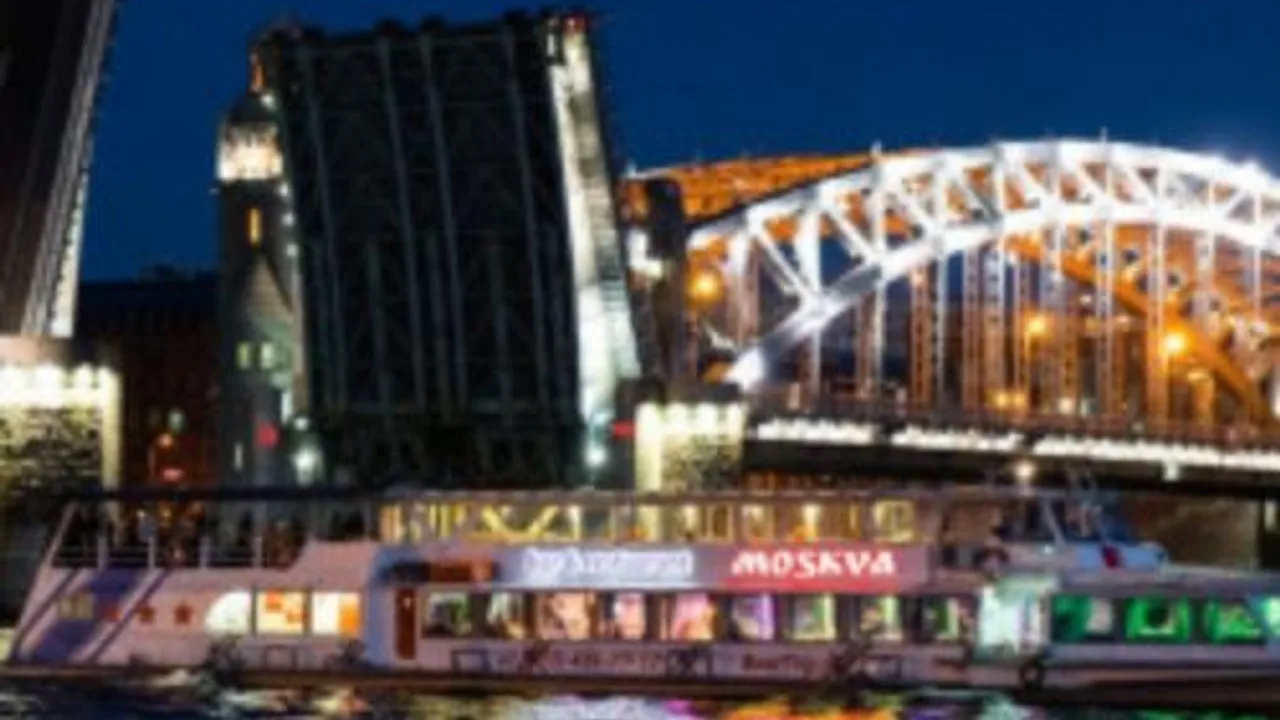 Афиша: Классическая экскурсия под развод мостов в Санкт-Петербурге 21 мая 2026