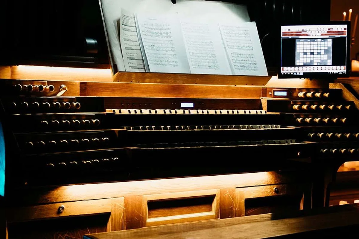 Афиша: Концерт при свечах. Вселенная Ханса Циммера. Universe. Армянский дудук, орган, рояль в Москве 8 мая 2026